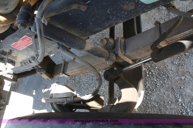 image for item B6766 2000 Western Star 4964FX concrete mixer truck