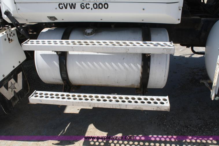 image for item B6766 2000 Western Star 4964FX concrete mixer truck