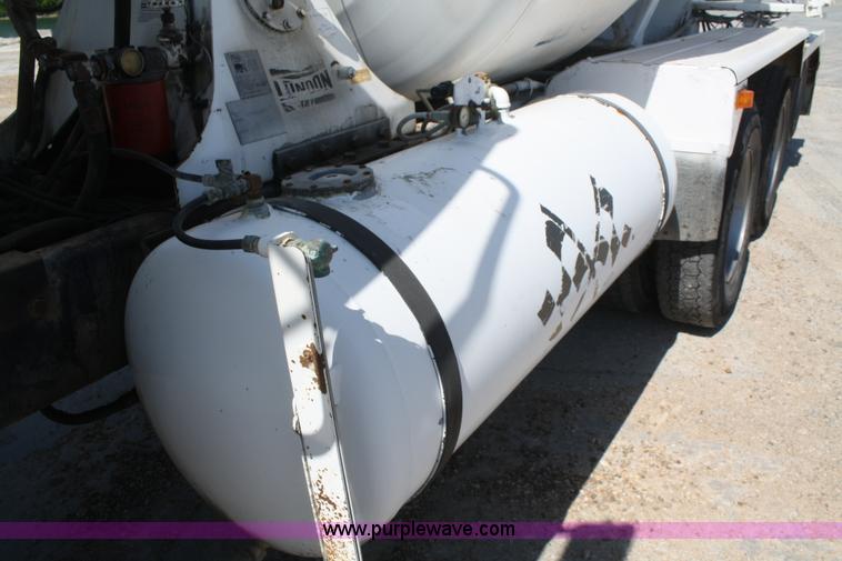 image for item B6766 2000 Western Star 4964FX concrete mixer truck