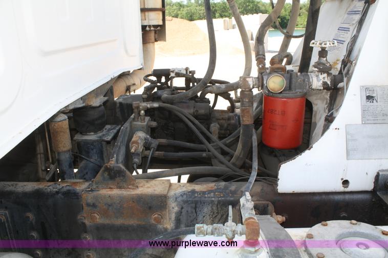 image for item B6766 2000 Western Star 4964FX concrete mixer truck