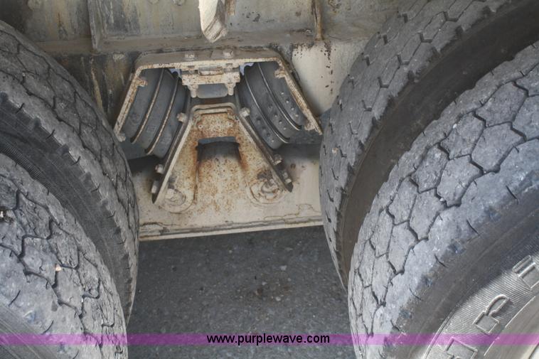 image for item B6766 2000 Western Star 4964FX concrete mixer truck