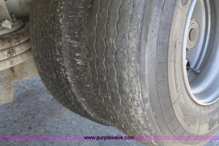 image for item B6766 2000 Western Star 4964FX concrete mixer truck