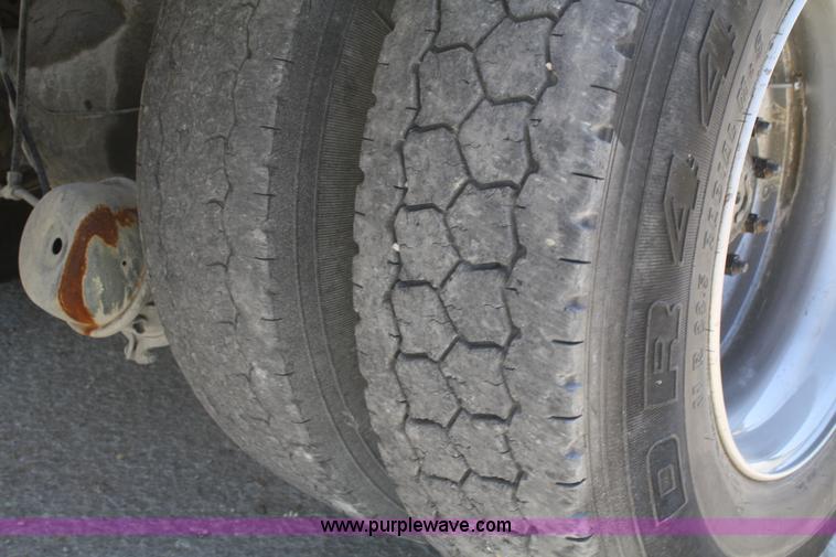 image for item B6766 2000 Western Star 4964FX concrete mixer truck