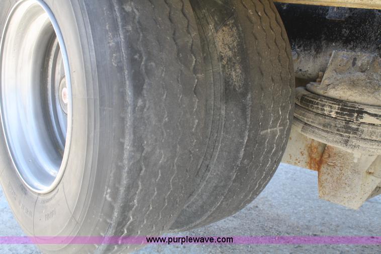 image for item B6766 2000 Western Star 4964FX concrete mixer truck