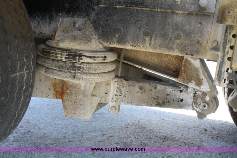 image for item B6766 2000 Western Star 4964FX concrete mixer truck