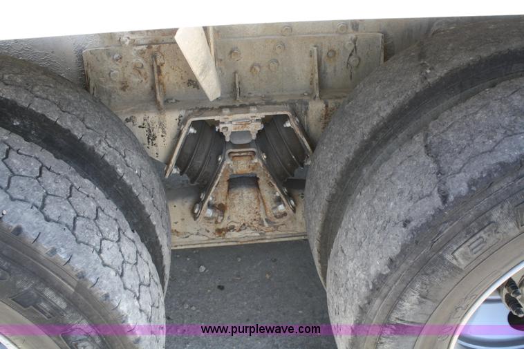 image for item B6766 2000 Western Star 4964FX concrete mixer truck