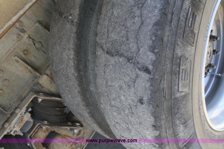 image for item B6766 2000 Western Star 4964FX concrete mixer truck