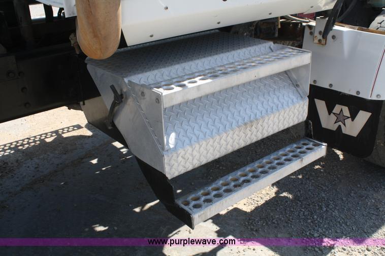 image for item B6766 2000 Western Star 4964FX concrete mixer truck