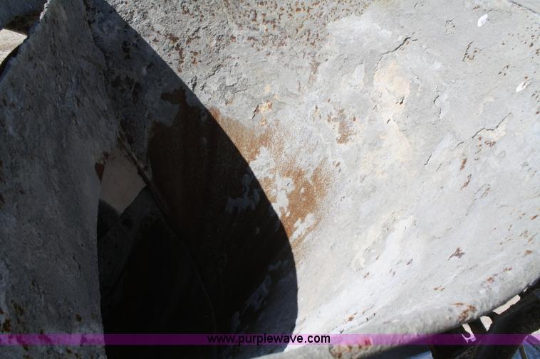 image for item B6766 2000 Western Star 4964FX concrete mixer truck