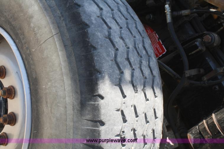 image for item B6766 2000 Western Star 4964FX concrete mixer truck