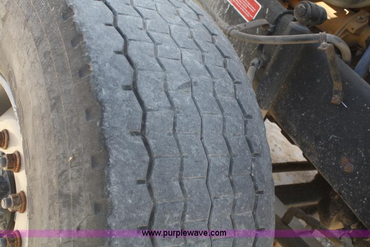 image for item B6766 2000 Western Star 4964FX concrete mixer truck