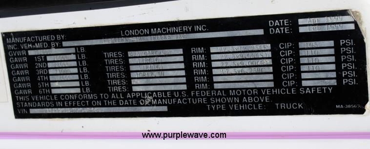 image for item B6766 2000 Western Star 4964FX concrete mixer truck