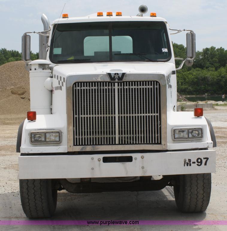 image for item B6767 1999 Western Star 4964FX concrete mixer truck