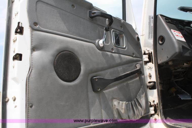 image for item B6767 1999 Western Star 4964FX concrete mixer truck
