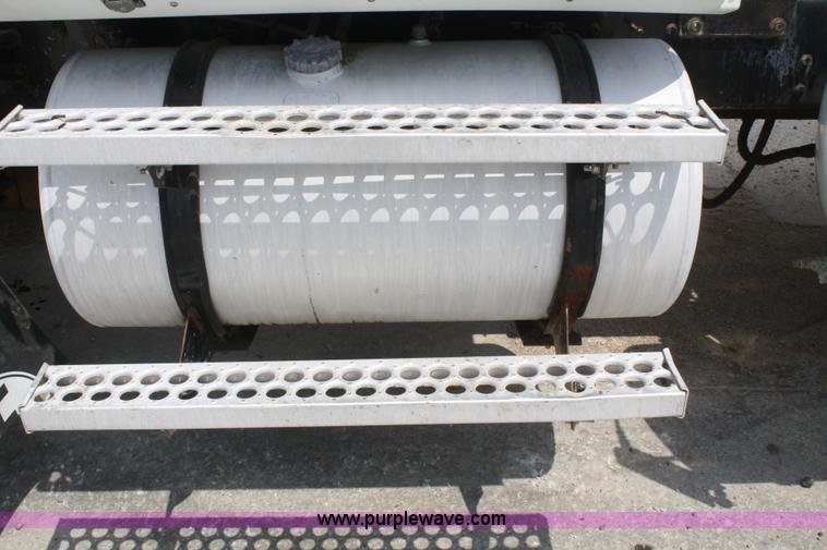 image for item B6767 1999 Western Star 4964FX concrete mixer truck