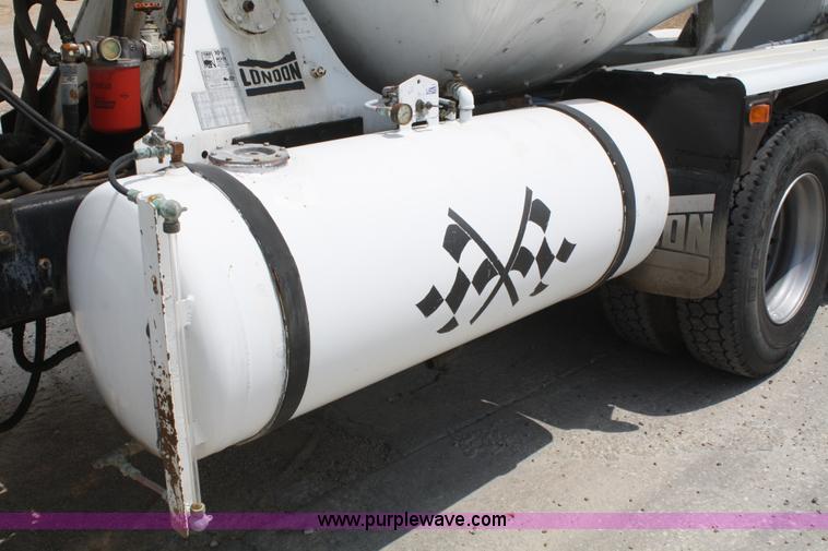 image for item B6767 1999 Western Star 4964FX concrete mixer truck