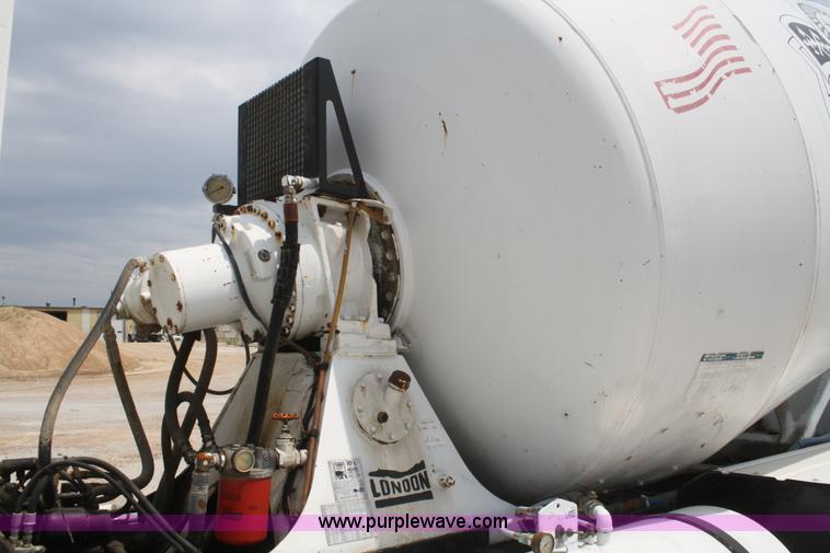 image for item B6767 1999 Western Star 4964FX concrete mixer truck