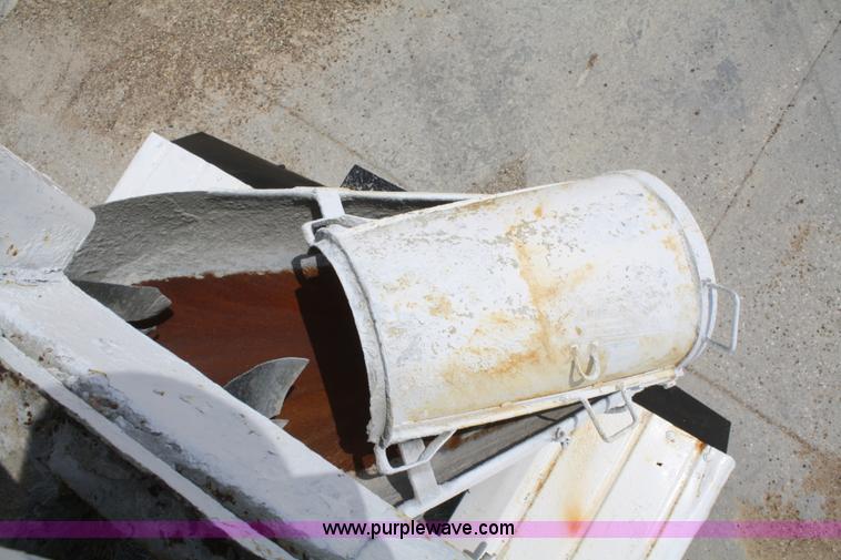 image for item B6767 1999 Western Star 4964FX concrete mixer truck