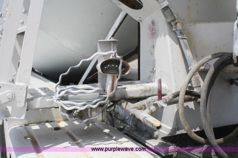 image for item B6767 1999 Western Star 4964FX concrete mixer truck