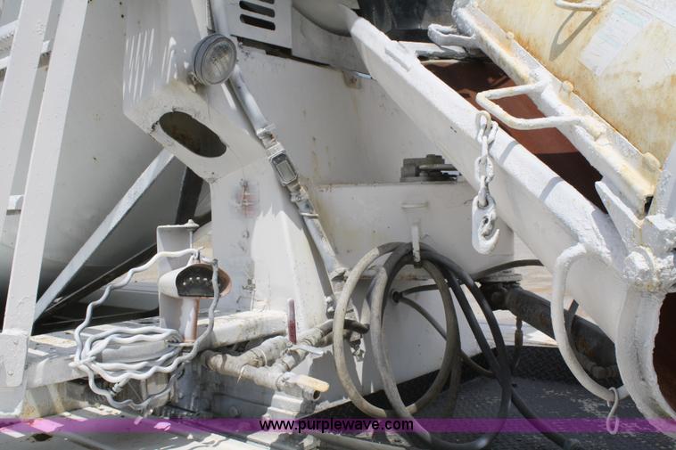 image for item B6767 1999 Western Star 4964FX concrete mixer truck