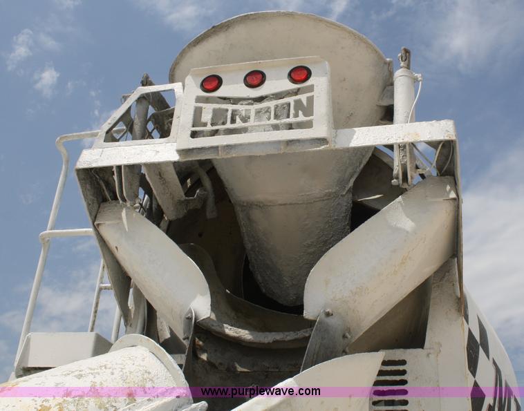 image for item B6767 1999 Western Star 4964FX concrete mixer truck
