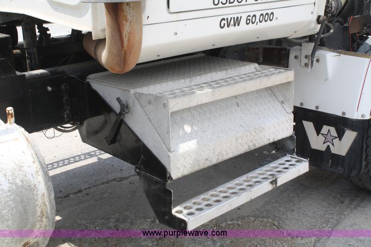 image for item B6767 1999 Western Star 4964FX concrete mixer truck