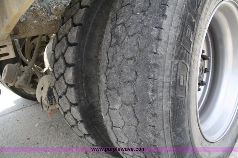 image for item B6767 1999 Western Star 4964FX concrete mixer truck