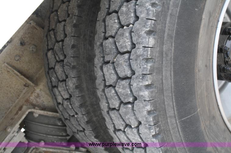 image for item B6767 1999 Western Star 4964FX concrete mixer truck