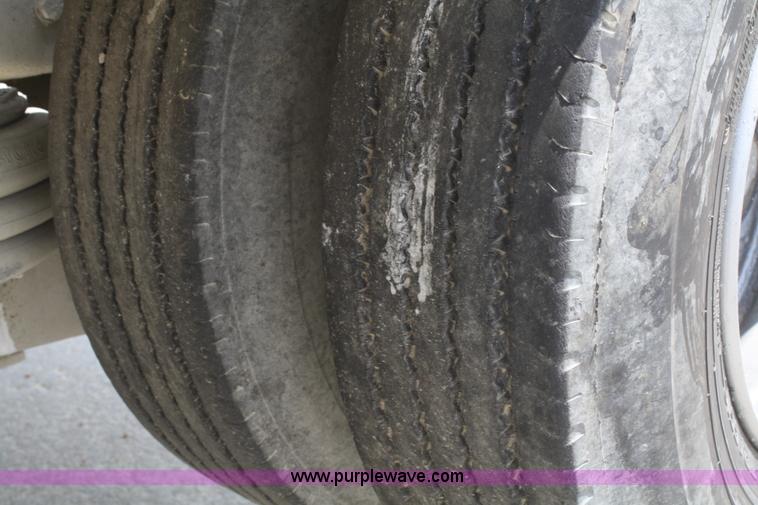 image for item B6767 1999 Western Star 4964FX concrete mixer truck