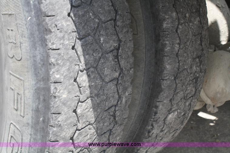 image for item B6767 1999 Western Star 4964FX concrete mixer truck