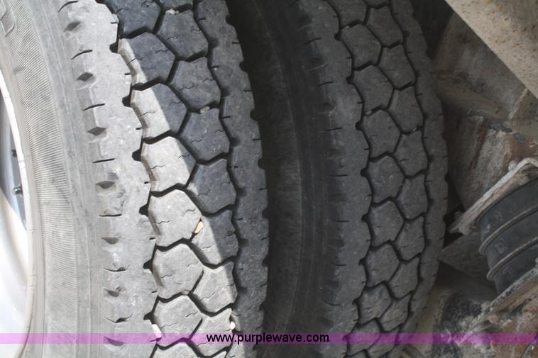 image for item B6767 1999 Western Star 4964FX concrete mixer truck