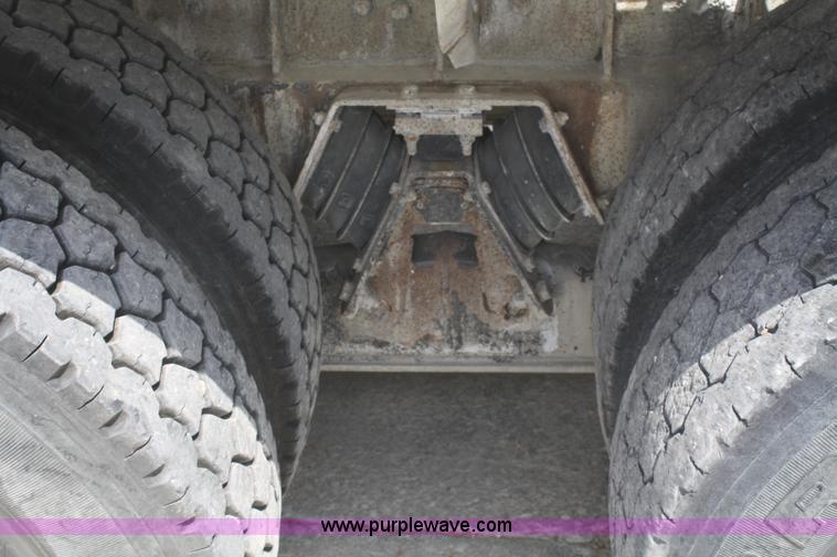 image for item B6767 1999 Western Star 4964FX concrete mixer truck