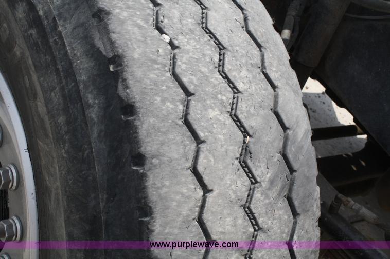 image for item B6767 1999 Western Star 4964FX concrete mixer truck