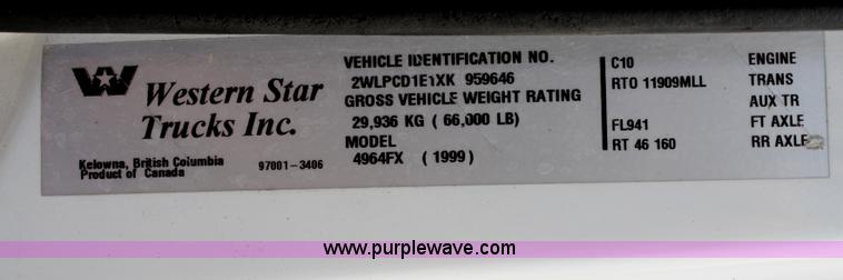 image for item B6767 1999 Western Star 4964FX concrete mixer truck