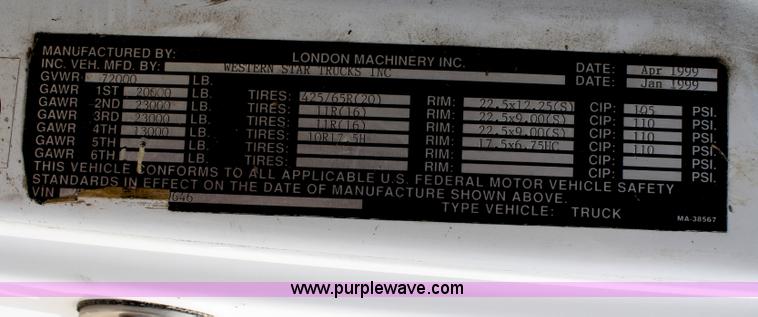 image for item B6767 1999 Western Star 4964FX concrete mixer truck