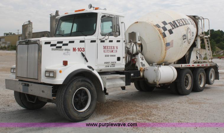 image for item B6768 2000 Western Star 4864FX concrete mixer truck