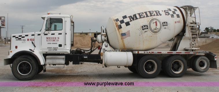 image for item B6768 2000 Western Star 4864FX concrete mixer truck