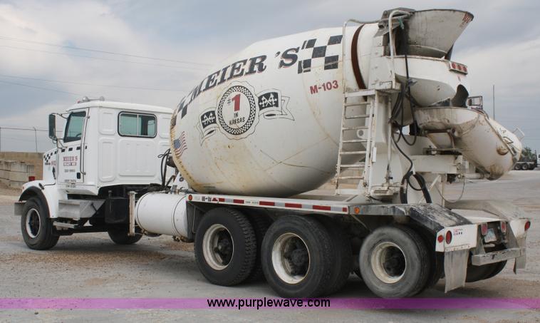 image for item B6768 2000 Western Star 4864FX concrete mixer truck