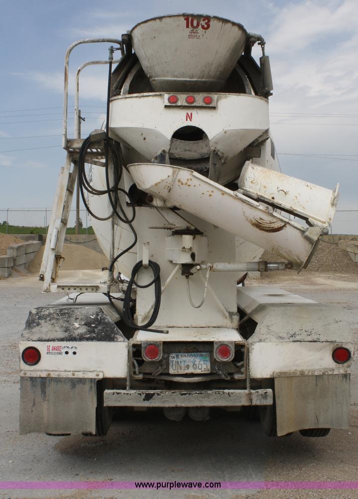 image for item B6768 2000 Western Star 4864FX concrete mixer truck
