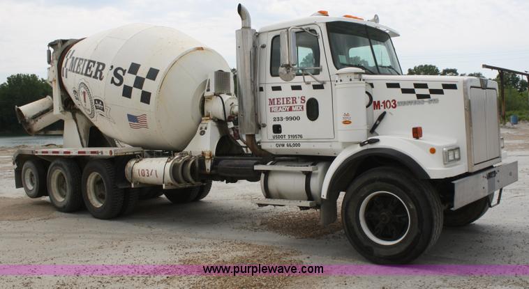 image for item B6768 2000 Western Star 4864FX concrete mixer truck