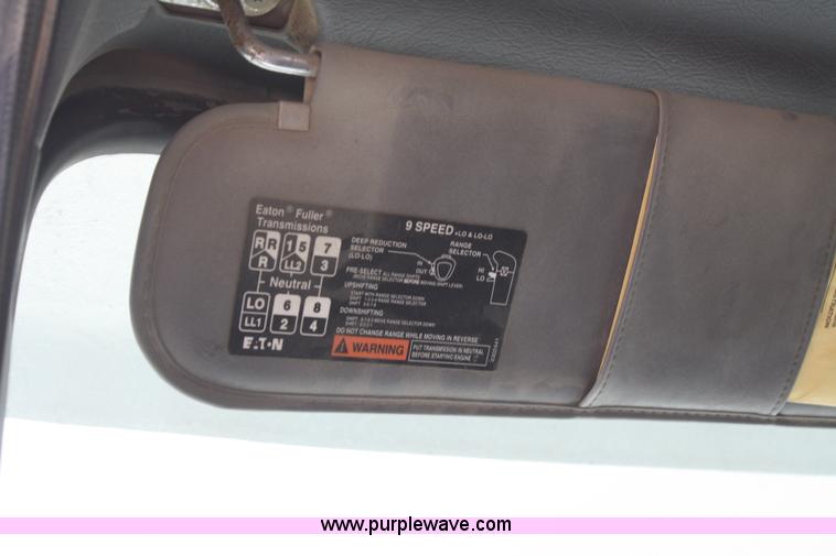 image for item B6768 2000 Western Star 4864FX concrete mixer truck