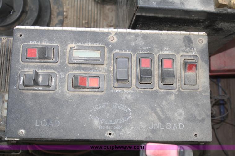 image for item B6768 2000 Western Star 4864FX concrete mixer truck