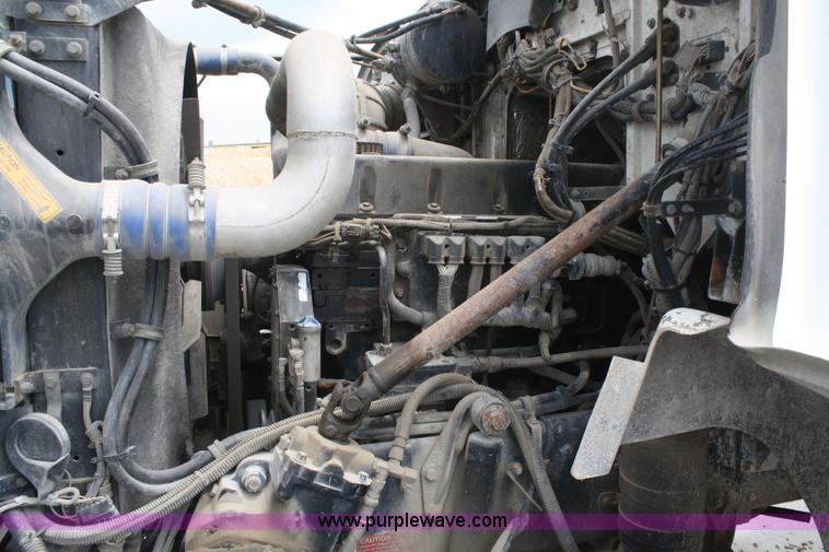 image for item B6768 2000 Western Star 4864FX concrete mixer truck