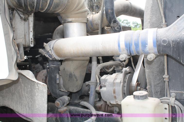 image for item B6768 2000 Western Star 4864FX concrete mixer truck