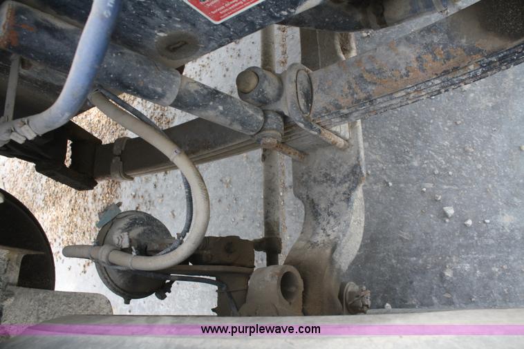 image for item B6768 2000 Western Star 4864FX concrete mixer truck