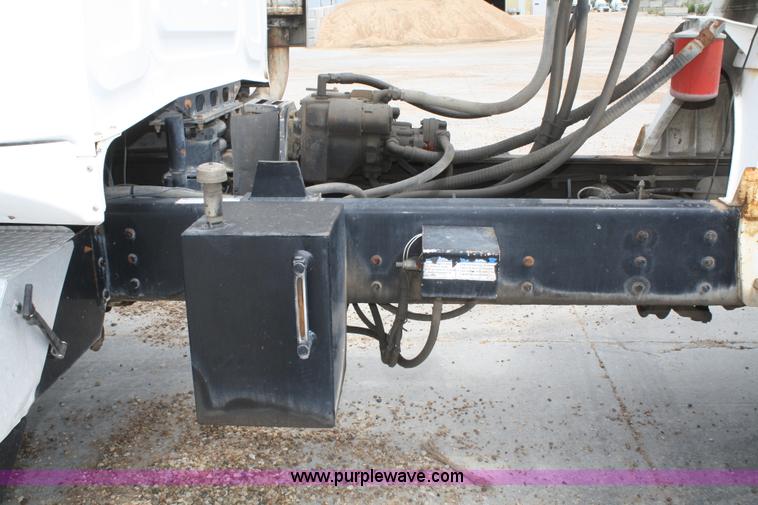 image for item B6768 2000 Western Star 4864FX concrete mixer truck