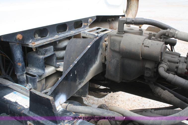 image for item B6768 2000 Western Star 4864FX concrete mixer truck