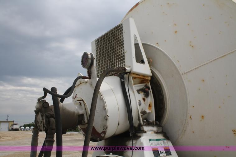 image for item B6768 2000 Western Star 4864FX concrete mixer truck