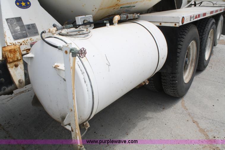 image for item B6768 2000 Western Star 4864FX concrete mixer truck