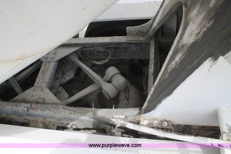 image for item B6768 2000 Western Star 4864FX concrete mixer truck